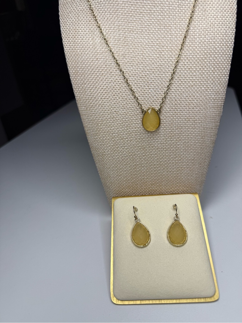 Marilyn Schiff Necklace Earrings Set Yellow Teardrop Pendant Gold Tone 16”